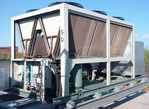 湖南**電鍍處理廠：采用一體式風(fēng)冷螺桿冷水機組